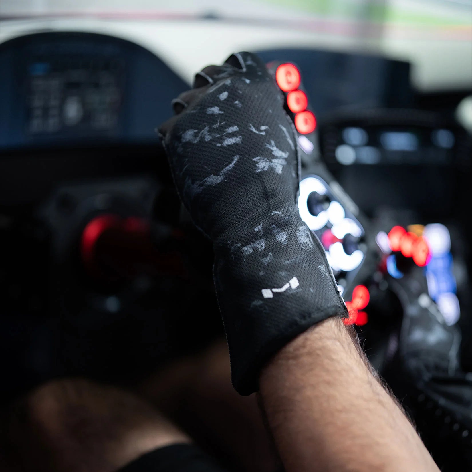 Moradnesss Aura Pro Forged Carbon Gloves