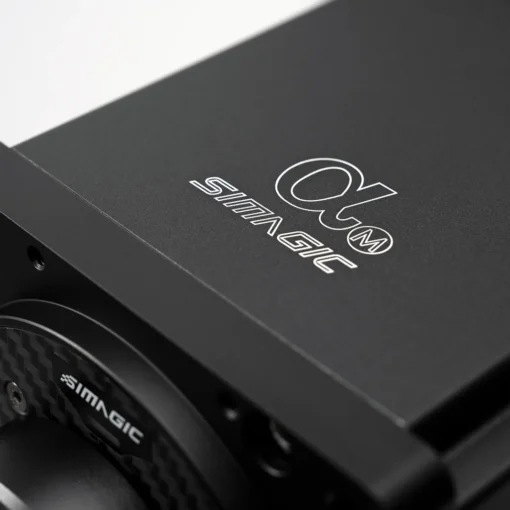 Profesionāla līmeņa spēļu stūres bāze Simagic Alpha Mini ar tiešo piedziņu – pietuvināts skats.<br><br><br>